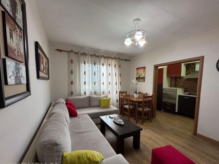 APARTAMENT 2+1 PER SHITJE, PRANE SPITALEVE!