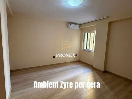 Ambjent Zyre me qera - Bllok