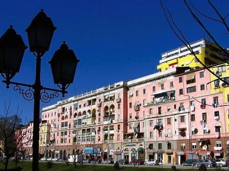 Locale commerciale in affitto in via Bardhok Biba