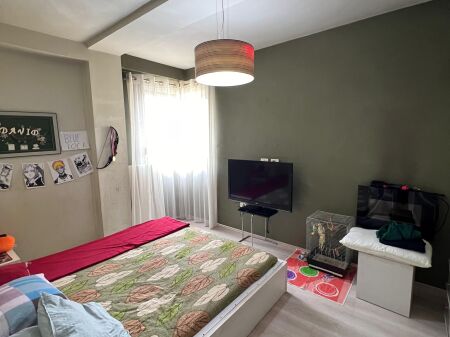 Apartament 2+1+2 ne shitje, Libri Universitar.