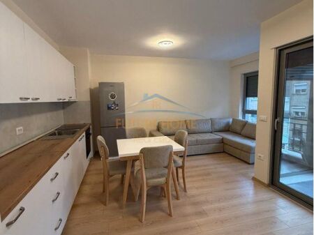 Disponojme, Apartament 1+1+Post parkimi per Qera.