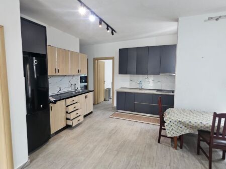 JEPET ME QERA APARTAMENT 2+1 + VERANDË PRANE KOPSHTIT IVINA