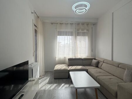 Shitet Apartament 2+1+2 tek Rezidenca Henke perball Spitalit Amerikan 3