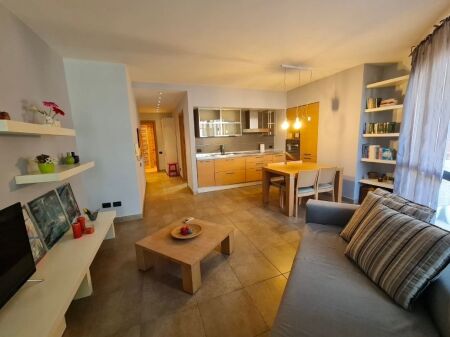 Jepet apartament me qira ish Bllon