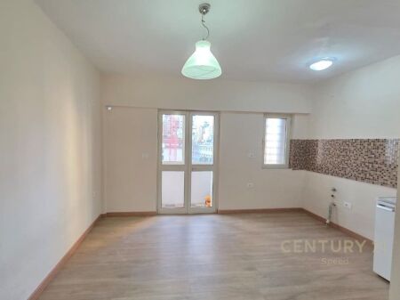 Apartament bosh me qira tek Pazari i Ri