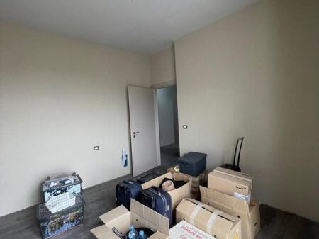 Shitet apartament 3+1+2 tek Komuna e Parisit (Bega 07