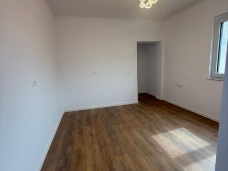 IN VENDITA APPARTAMENTO 1+1 – SCUOLA ROSSA