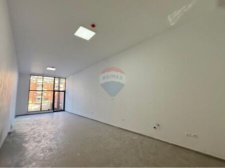 Zyrë - Për Qira - Rruga e Kavajës, Tiranë