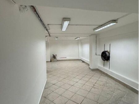 📦 Magazzino in affitto presso il Comune di Parigi, Tirana