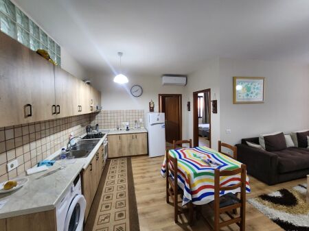 JEPET ME QERA APARTAMENT 2+1 NE PLAZH, PRANE PASTIÇERI PELIKAN