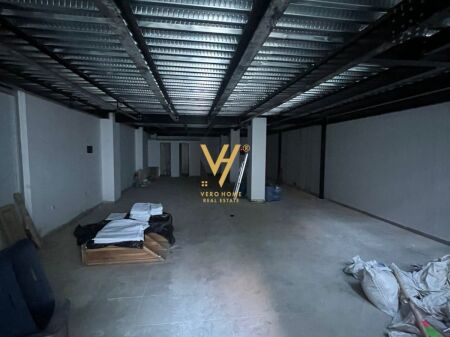 JEPET AMBIENT BIZNESI 240 M2 ME QIRA TE STACIONI I TRENIT 1.500 EURO