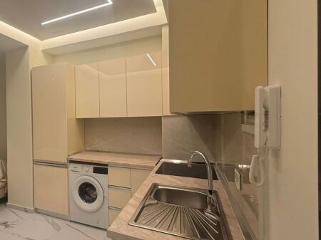 Jepet garsoniere me qera 40 m2  perballe shkolles Bashkuar prane QSUT pediatrise amerikan 2 etj