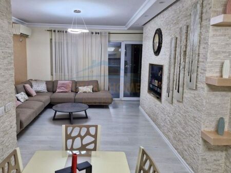 In vendita, Appartamento 3+1+2, Porcelan, Tirana