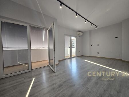 AMBIENT ZYRE ME QIRA PRANË STADIUMIT AIR ALBANIA!