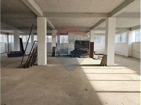 Ndërtesë - Për Qira - Pezë, Tiranë