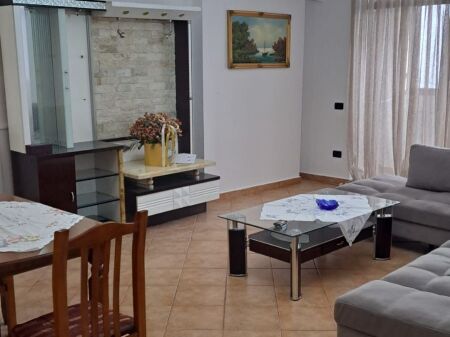 APARTAMENT 2+1 ME QIRA RRUGA KAVAJES