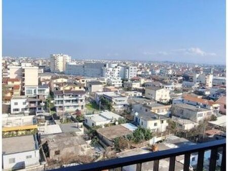 Affittasi appartamento 3+1 a Durazzo – vicino al Parco della Stazione Ferroviaria