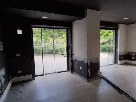 VENDESI COMMERCIALE IN VENDITA 80 M2 MUHAMET GJOLLESHA 750.000 EURO FH-67123