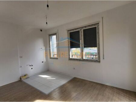 Qera,Zyre,Pazari i Ri