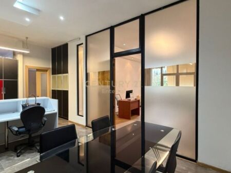 Ambient/ zyre per Qera te Garda 1,700 € /Muaj Sip. Totale  135m2