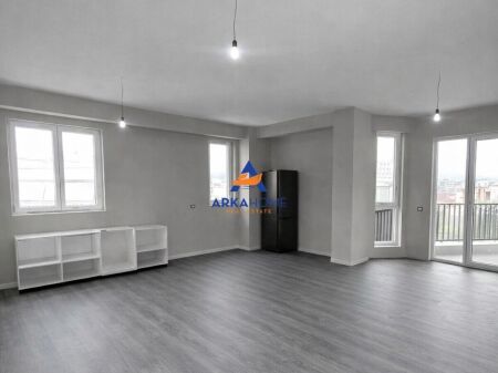 VENDESI APPARTAMENTO 3+1+2+BALCONE "ALLA COMUNE DI PARIGI" 474000 EURO