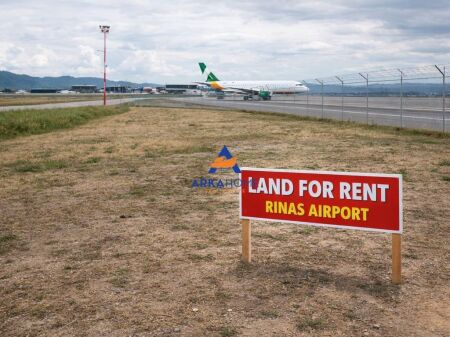 JEPET ME QERA 5000M2 TOKE "PRANE AEROPORTIT TE RINASIT" 4000 EURO