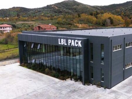 Eksluzive!Ambient Multifunksional për Qira,në Vorë!