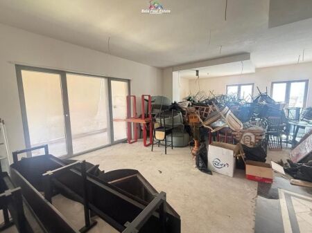 Zyre Me qera 3+1 Tek Kompleksi Delijorgji (ID BZ2904) Tirane