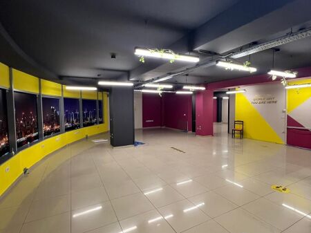 ZYRE PER QERA RRUGA E DDIBRES 250M2