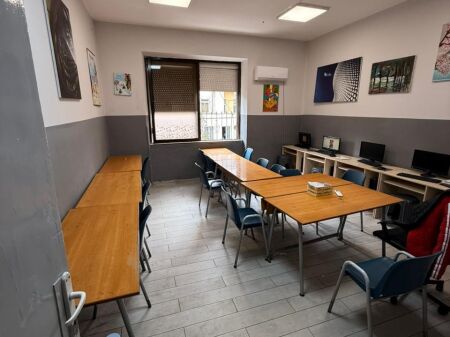 🏢 LOCALE IN AFFITTO – VICINO AL BLOKU 📍 Via Sami Frashëri💶 850 € netto