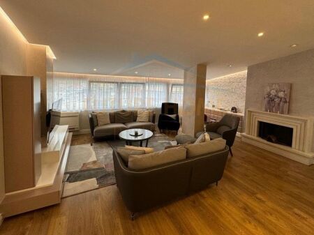 Shitet, Apartament 3+1+2 Poste Parkimi, Fresku