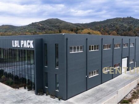 Eksluzive!Ambient Multifunksional për Qira,në Vorë!