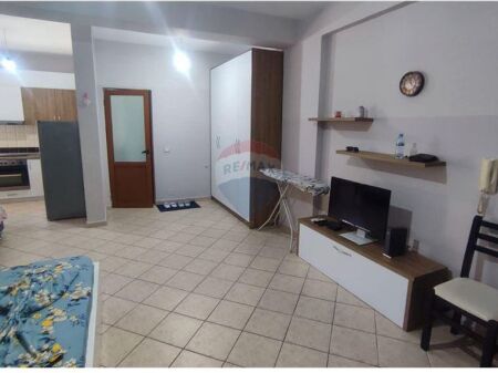 🏡 Garsoniere për Shitje – Lungomare, Vlorë