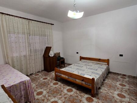 JEPET ME QERA KATI 2 I NJE VILE PRANE KANTINES SKËNDERBEU, DURRËS