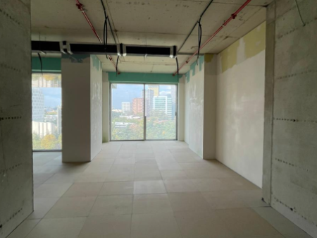 🏢 Zyrë me Qira – DownTown One