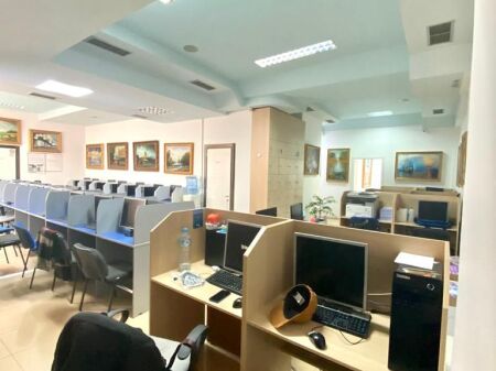 AMBIENT KOMERCIAL PER SHITJE TEK RRUGA E ELBASANIT