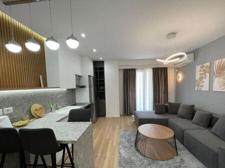 JEPET ME QIRA APARTAMENT 1+1 TEK STACIONI I TRENIT !