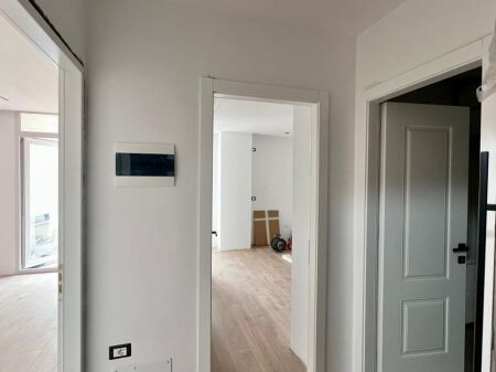 🏠SHITET: 1+1📍21 Dhjetori (Prane Hotel Mondial) - Pallat i Ri Buze Rruges Kryesore - 155,000€ - K.2 - Sp.54m² || Nje nder zonat me te kerkuara te qytetit🔥