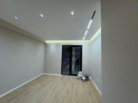 ZYRE ME QERA 85 M2 KOMUNA E PARISIT 1.000 EURO FH-67235