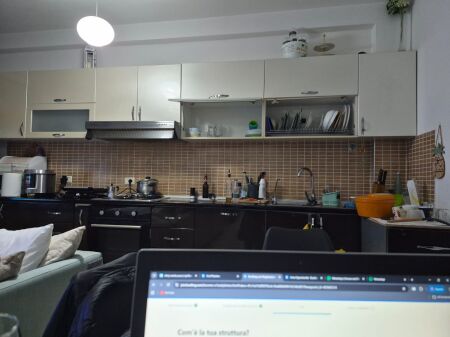 🏡 Jepet me qera 2+1 📍 Përballë Delijorgjit, Rr. Stavri Themeli 💶 550€ / muaj 🏢 Pallat me ashensor