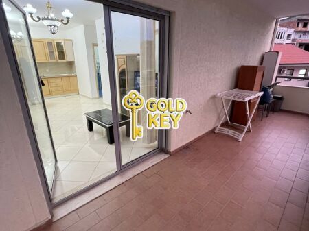 🏡 APARTAMENT ME QERA 2+1 (Pranë Bulevardit, Durrës)