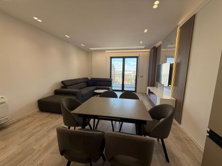 Ne Bulevardin e ri shitet apartament 2+1+2!