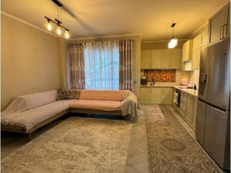 Shitet 2+1+2, Tower Bridge 215.000€