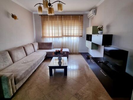 📣 AFFITTO Appartamento 1+1 📍 Vicino al Liceo "Petro Nini Luarasi" ✨