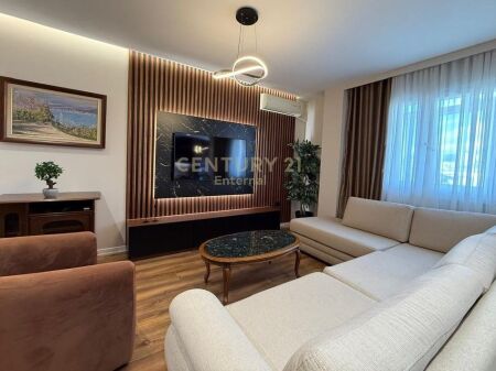 Apartament 2+1+2 Për Shitje në Rrugën Mine Peza