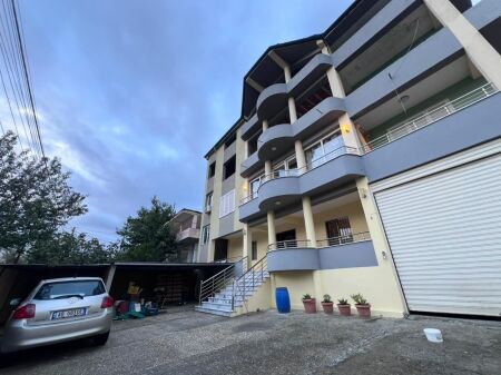 Kodra e priftit, jepet me qera vilew 4 kateshe