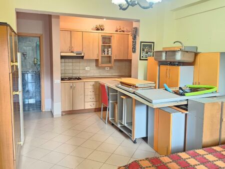 🏖️ SHITET GARSONIERE ME OBORR – SHKËMBI I KAVAJËS, DURRËS