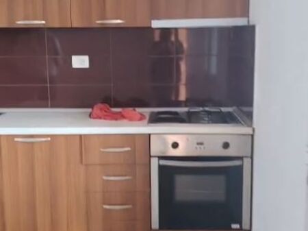 Siri Kodra, jepet me qera 3+1 bosh