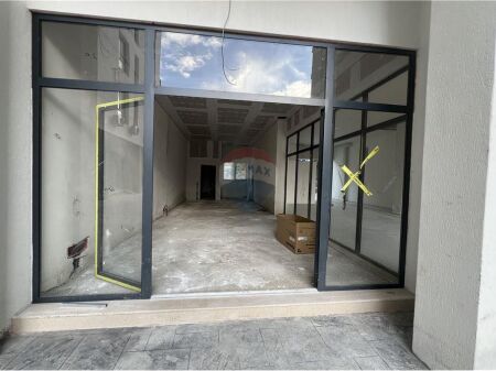 Dyqan - Për Shitje - Lungomare, Rruga Dhimitër Konomi, Vlorë