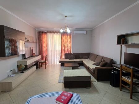 affittasi appartamento 2+1, Yzberisht